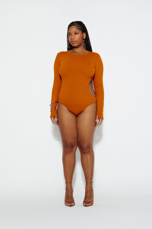 Modelo usando Body Barely There Karoline Vitto, vista frontal