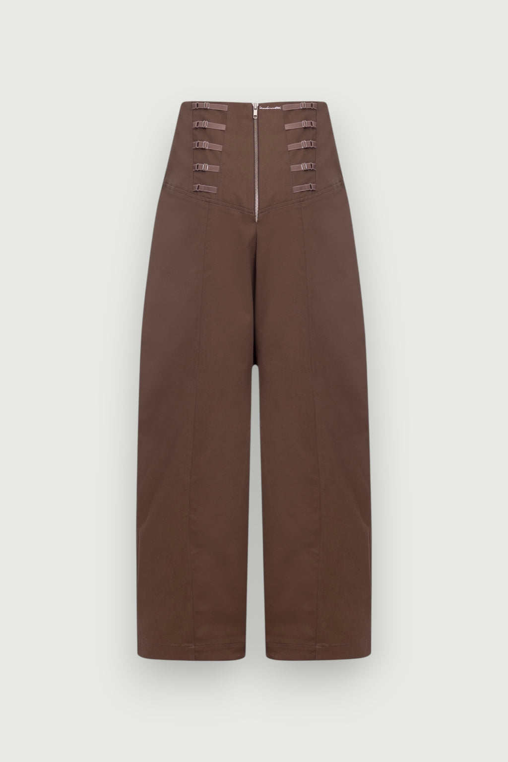 Calça Boyfriend Alças Marrom Karoline Vitto, vista traseira