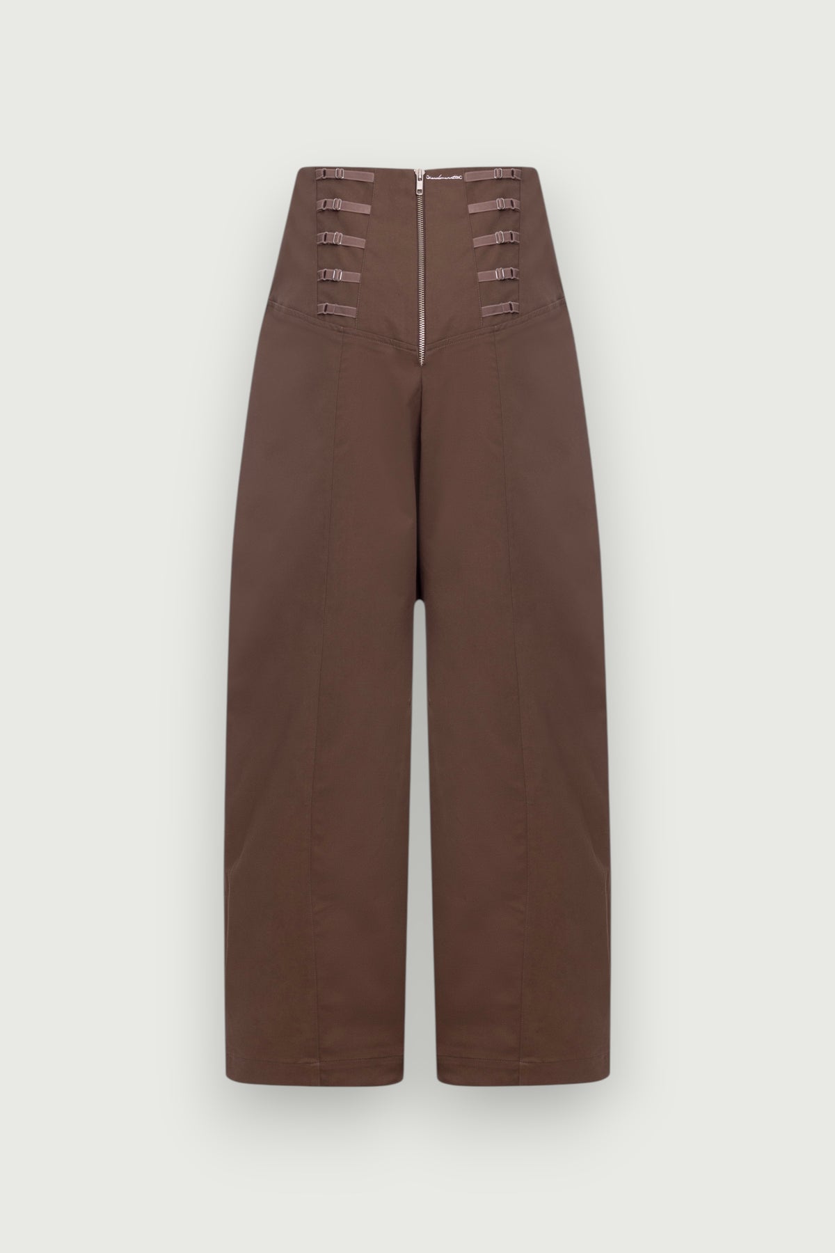 Calça Boyfriend Alças Marrom Karoline Vitto, vista traseira