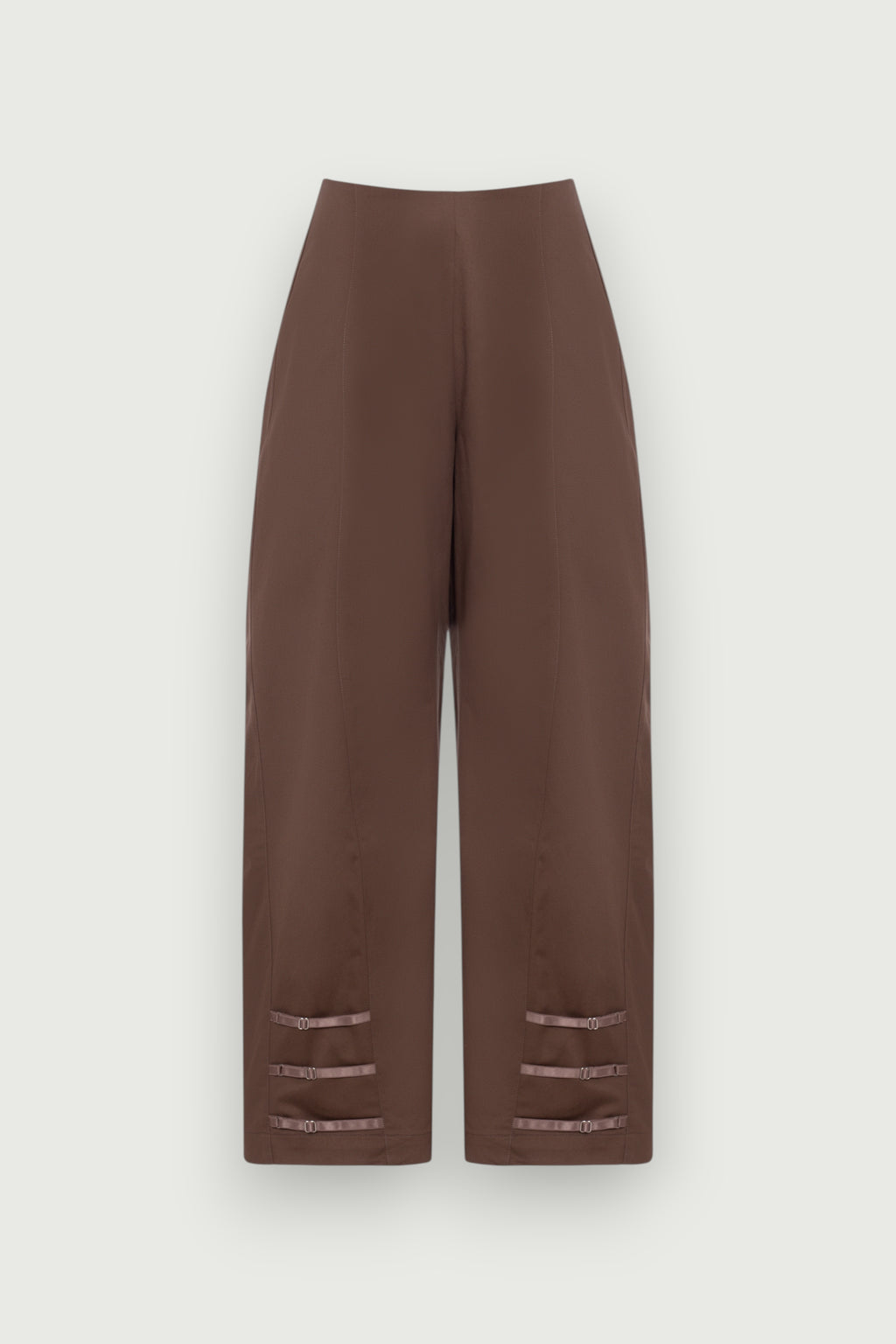 Calça Boyfriend Alças Marrom Karoline Vitto, vista frontal