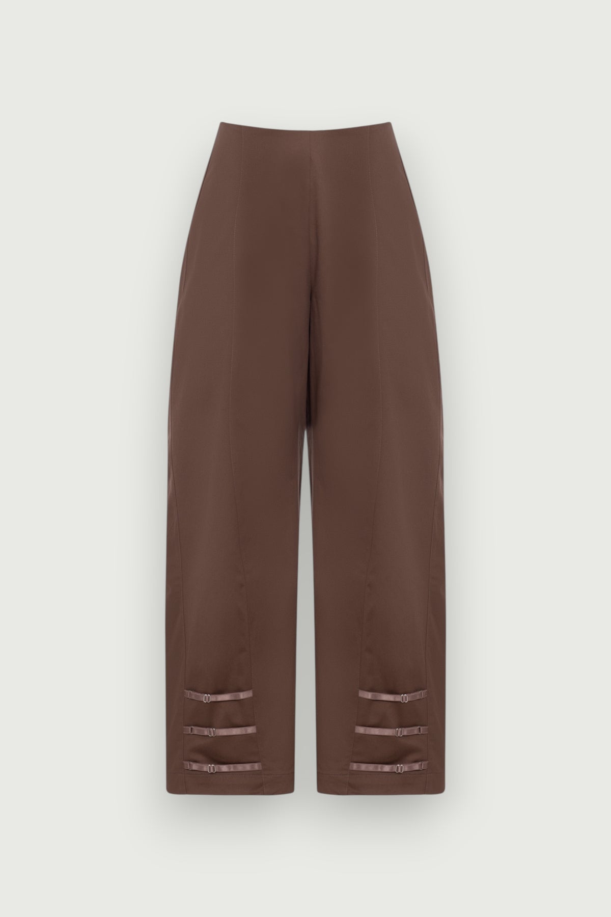 Calça Boyfriend Alças Marrom Karoline Vitto, vista frontal