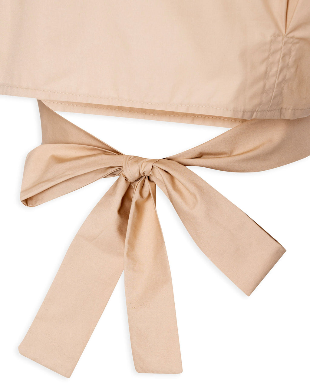Detalhe da amarração da Camisa Cropped Transpasse Bege Karoline Vitto