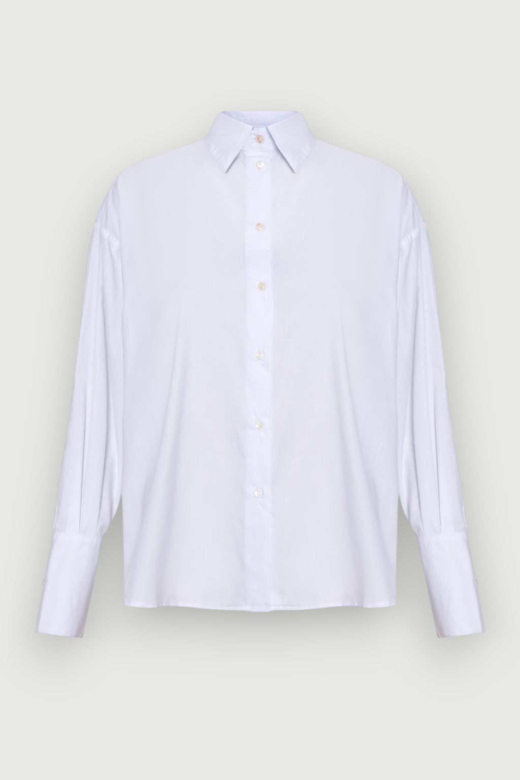 Camisa Oversized Split Costas Branca Karoline Vitto, vista frontal