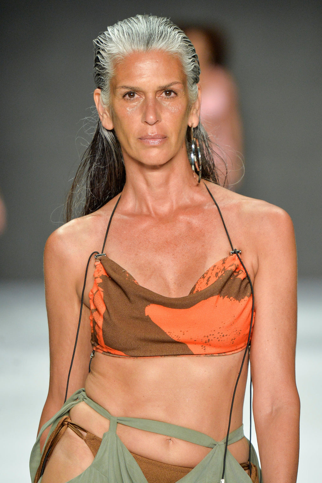 Detalhe do Top Barely There Estampado Karoline Vitto no desfile