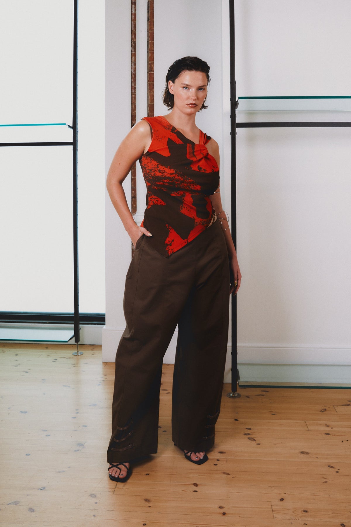 Modelo usando Top Nó Estampado Karoline Vitto