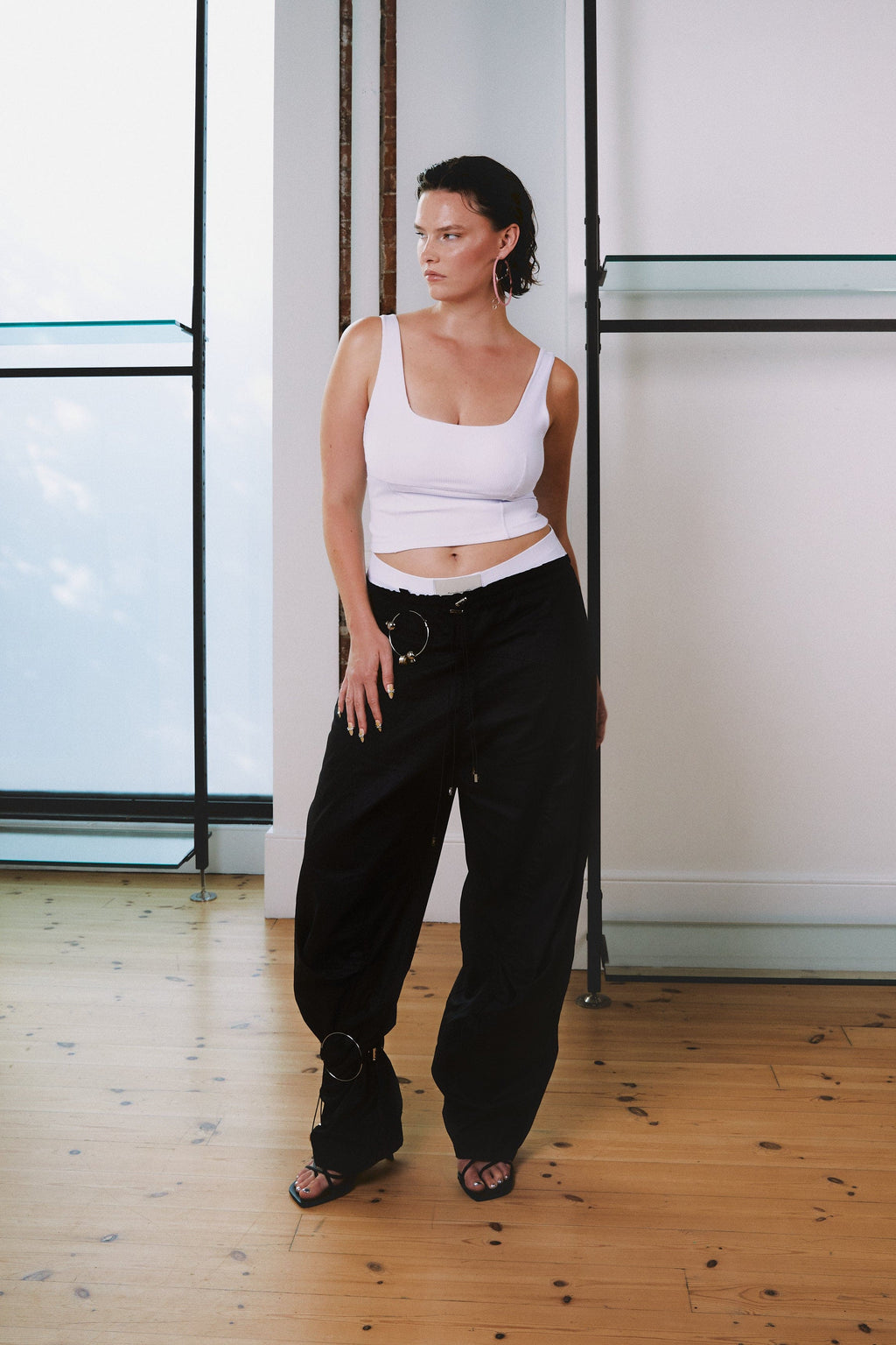 Modelo usando Top Underwear KV Branco Karoline Vitto