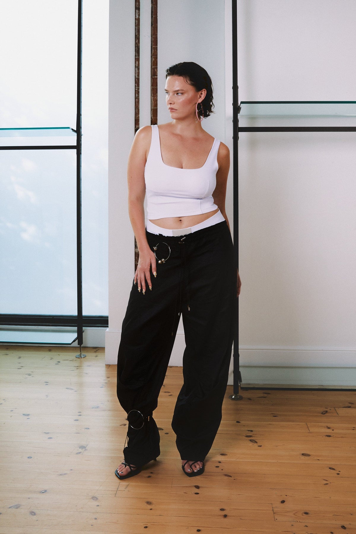 Modelo usando Top Underwear KV Branco Karoline Vitto