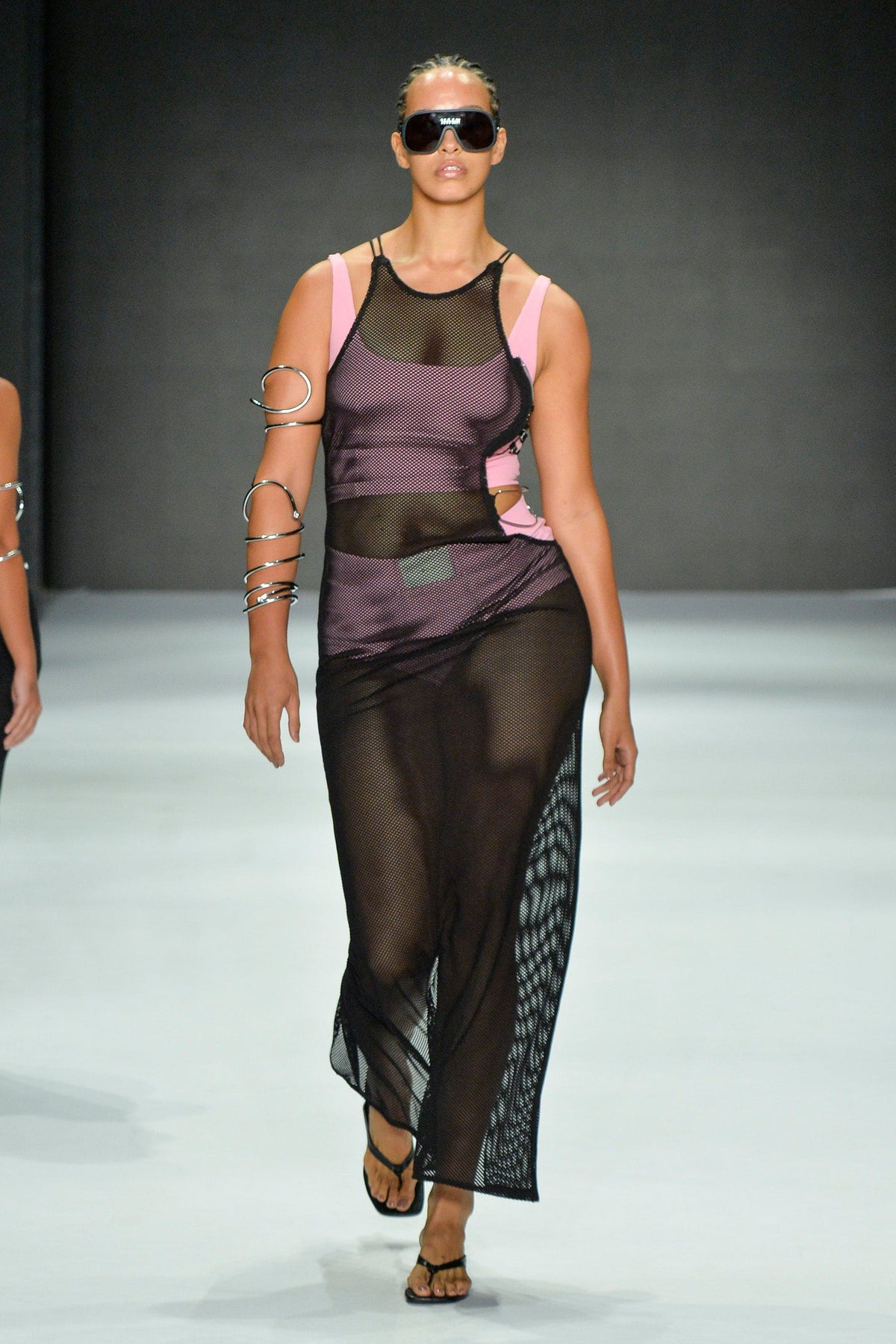 Modelo usando Top Underwear KV Rosa Karoline Vitto no desfile