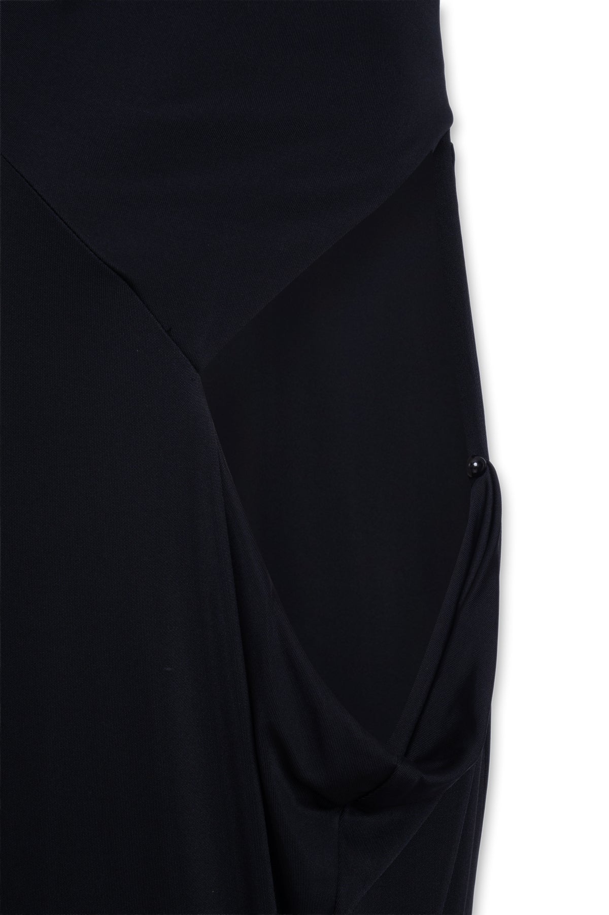 Detalhe do abotoamento do Vestido Undertide Preto Karoline Vitto
